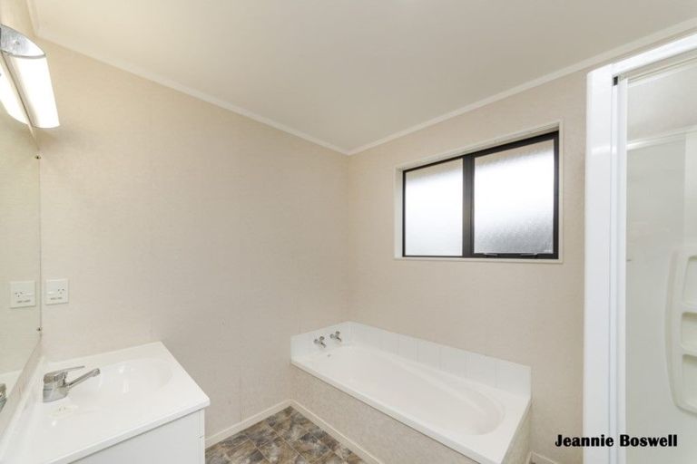 Photo of property in 20 Aspen Way, Kelvin Grove, Palmerston North, 4414