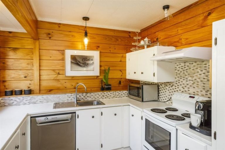 Photo of property in 14 College Street, Awapuni, Palmerston North, 4412