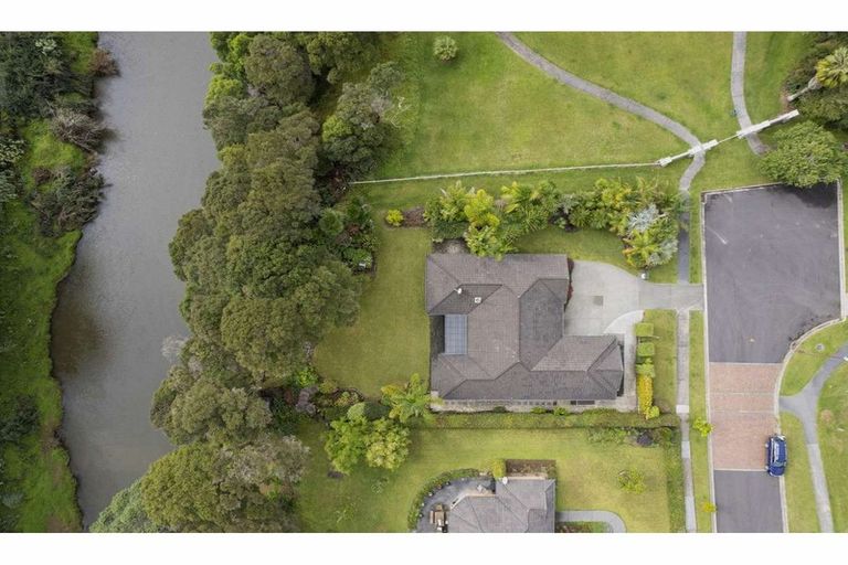 Photo of property in 16 Spinnaker Point, Haruru, 0204