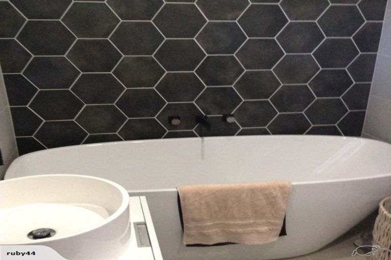 Photo of property in 54 Sunnyvale Road, Massey, Auckland, 0614