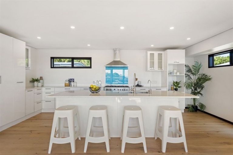 Photo of property in 1/870 Beach Road, Waiake, Auckland, 0630