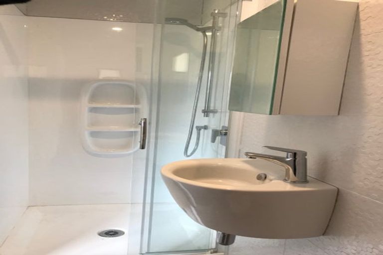 Photo of property in 2/121 Rongotai Road, Kilbirnie, Wellington, 6022