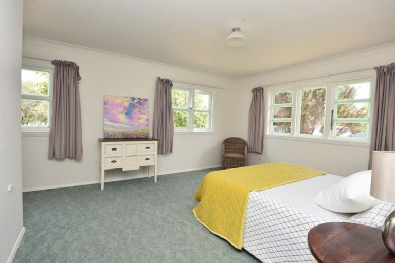 Photo of property in 74 Kent Street, Carterton, 5713