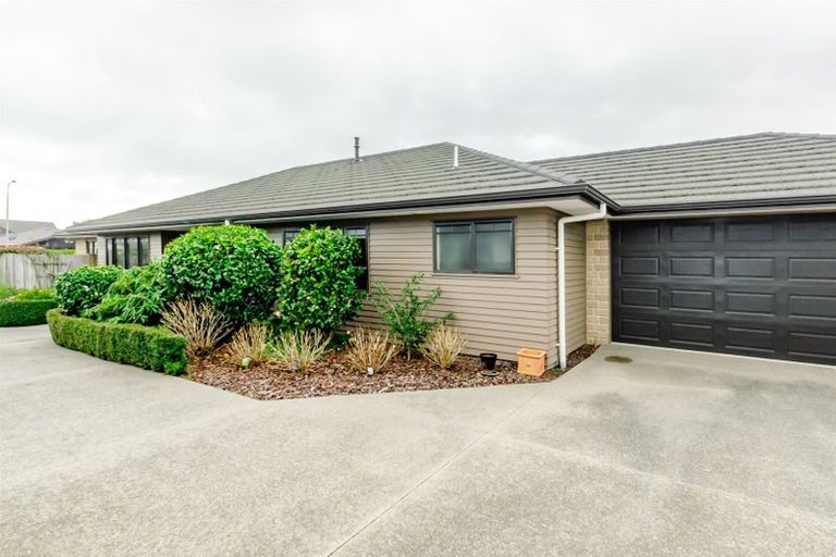 Photo of property in 34 Gandalf Crescent, Paraparaumu, 5032