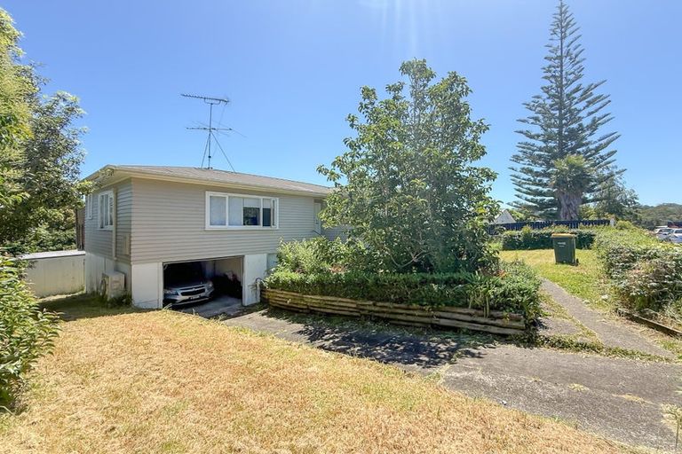 Photo of property in 13 Hellyers Street, Birkdale, Auckland, 0626