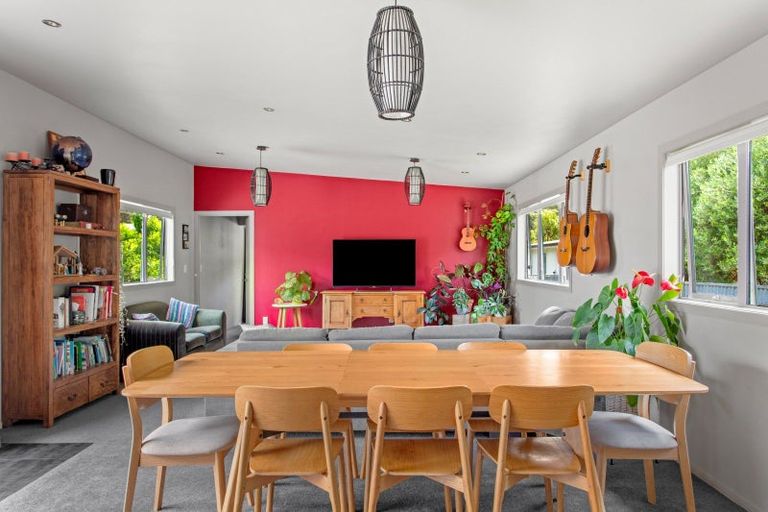 Photo of property in 18 Moana Road, Okitu, Gisborne, 4010