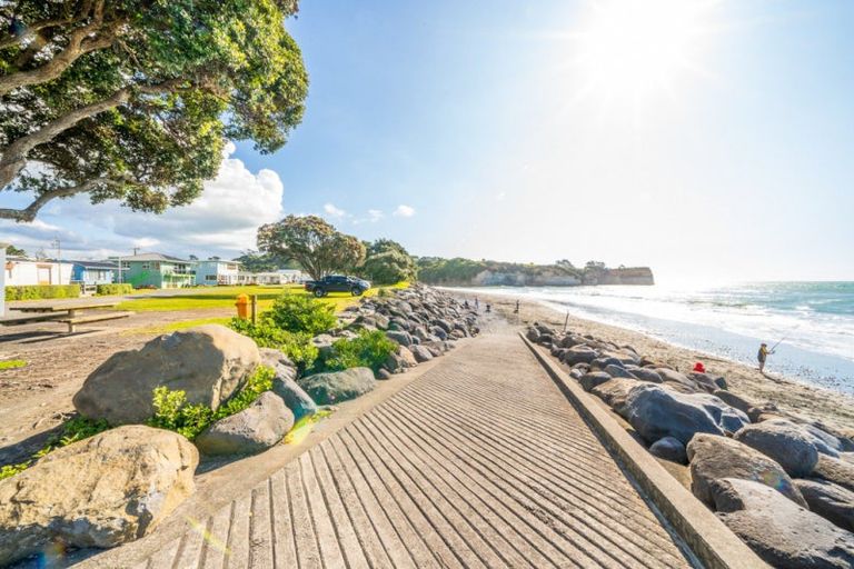 Photo of property in 121 Eighth Avenue, Urenui, 4377