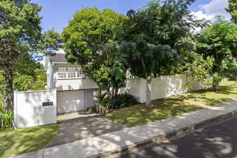 Photo of property in 16 Anakiwa Place, Milford, Auckland, 0620