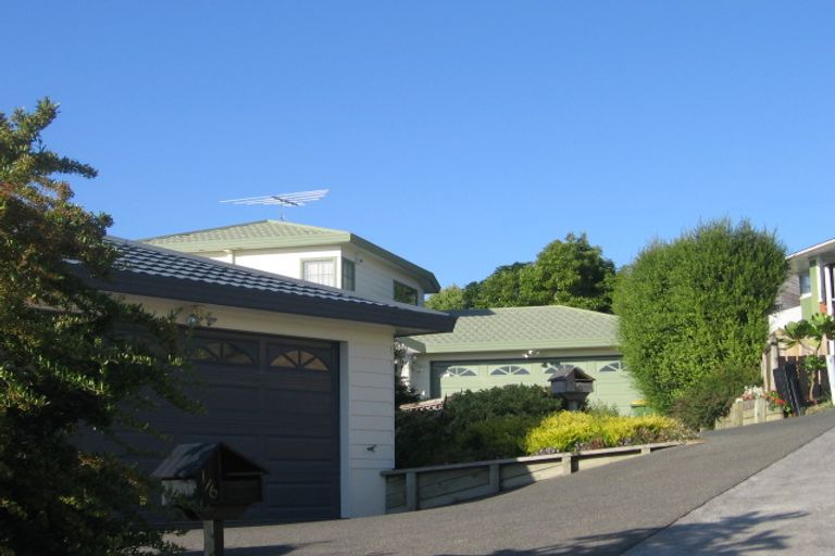 Photo of property in 2/6 Mossop Rise, Glenfield, Auckland, 0629