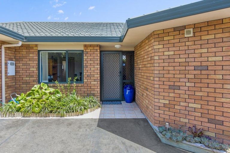 Photo of property in 1/18 Karamu Street, Te Atatu Peninsula, Auckland, 0610