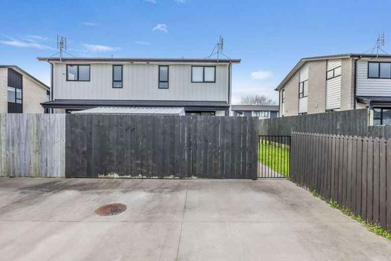 Photo of property in 27 Discovery Place, Marfell, New Plymouth, 4310