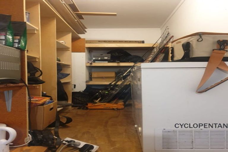 Photo of property in 15 Barker Rise, Northcross, Auckland, 0632