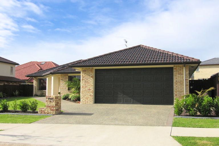 Photo of property in 4 Pennygale Close, Flat Bush, Auckland, 2016