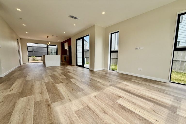 Photo of property in 140 Vintry Drive, Kumeu, 0810