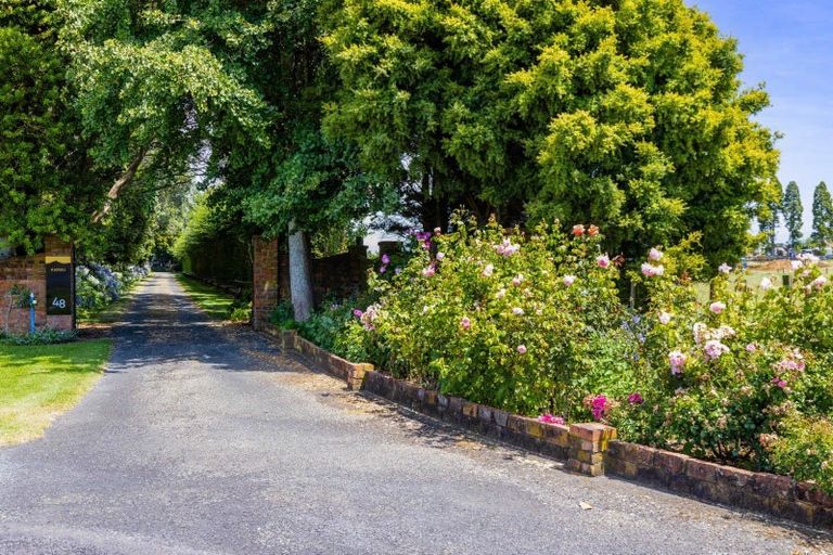 Photo of property in 48 Kairau Road West, Sentry Hill, New Plymouth, 4373