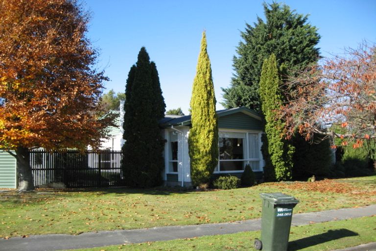 Photo of property in 8 Neave Place, Hillmorton, Christchurch, 8025