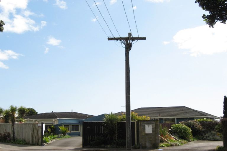 Photo of property in 6 Ronald Street, Strandon, New Plymouth, 4312