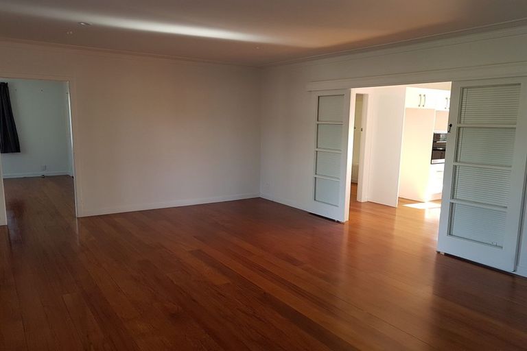 Photo of property in 176 Beach Haven Road, Beach Haven, Auckland, 0626