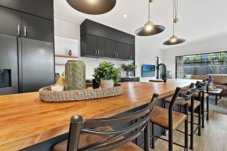 Photo of property in 8 Broadleaf Way, Kinloch, Taupo, 3377