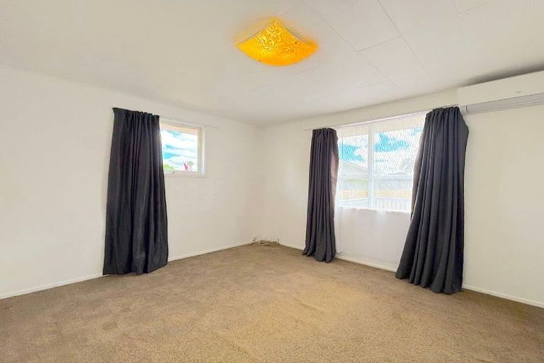 Photo of property in 14 Tranent Road, Mangere, Auckland, 2022