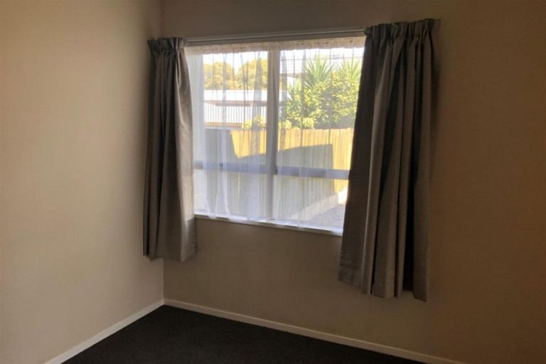 Photo of property in 2/32 Napier Road, Havelock North, 4130