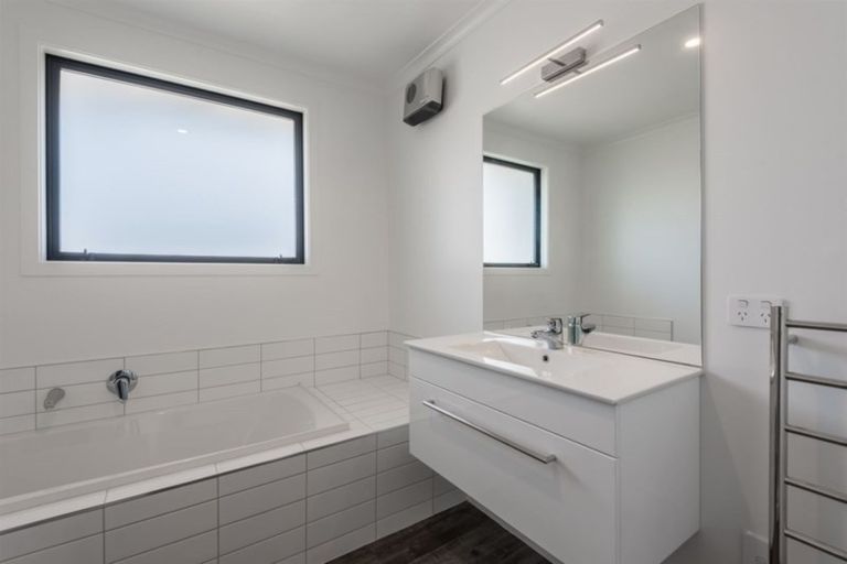 Photo of property in 12 Hebbard Court, Albert Town, Wanaka, 9305