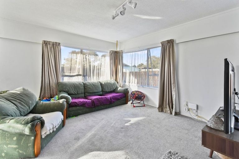 Photo of property in 2/15 Sharland Avenue, Manurewa, Auckland, 2102