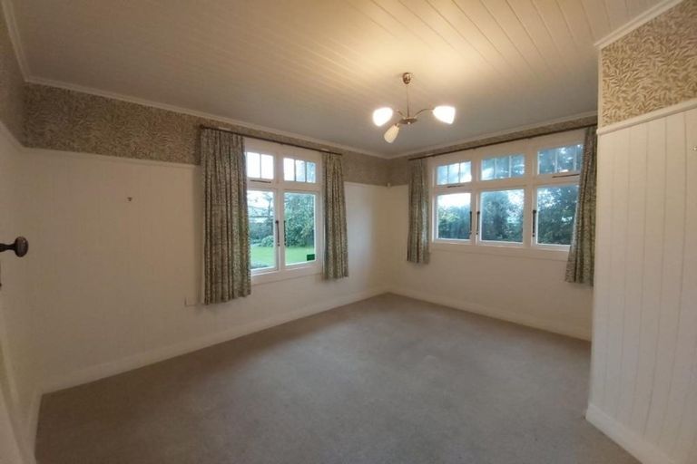 Photo of property in 35 Victoria Street, Hawera, 4610