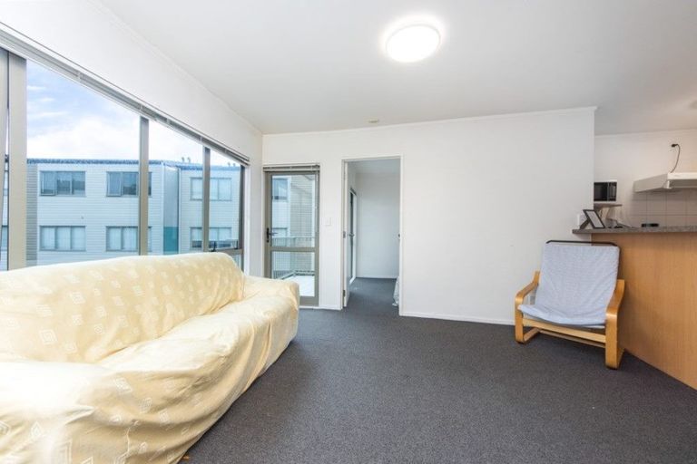 Photo of property in The Haven, 41/120 Beach Haven Road, Beach Haven, Auckland, 0626