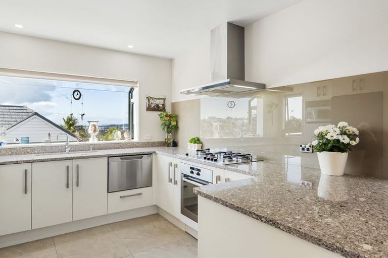 Photo of property in 1/20 Tui Glen Road, Birkenhead, Auckland, 0626