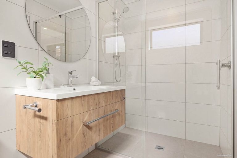 Photo of property in 100 Metoriti Crescent, Karaka, 2124