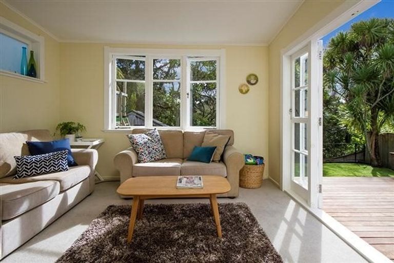 Photo of property in 24 Le Roy Terrace, Birkenhead, Auckland, 0626