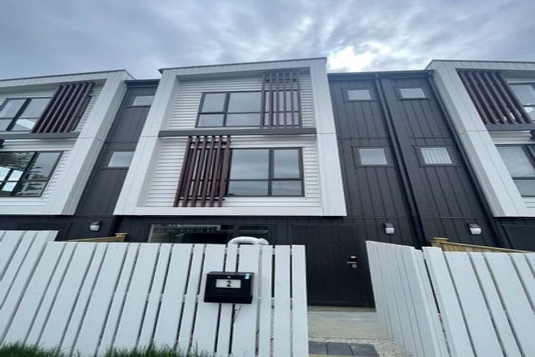 Photo of property in 2/58 Te Atatu Road, Te Atatu South, Auckland, 0610