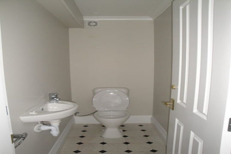 Photo of property in 4/112 Austin Street, Mount Victoria, Wellington, 6011