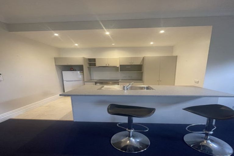 Photo of property in 152 Kelburn Parade, Kelburn, Wellington, 6012