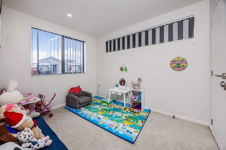 Photo of property in 14 Clayden Shuttleworth Street, Papakura, 2110