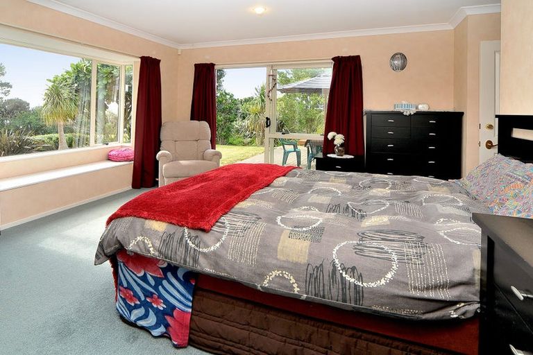 Photo of property in 32 Pitt Avenue, Clendon Park, Auckland, 2103
