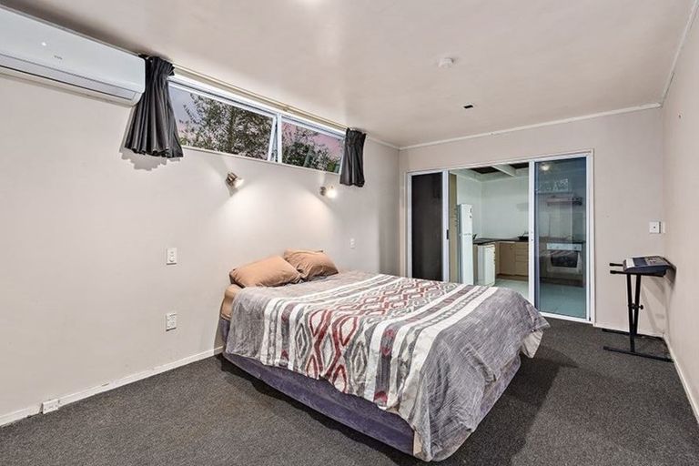 Photo of property in 1/350 Royal Road, Massey, Auckland, 0614