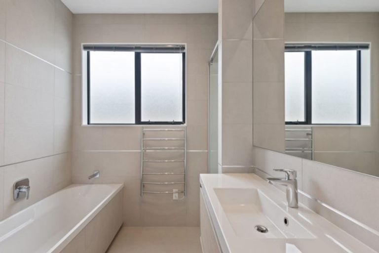 Photo of property in 19 Waituarua Drive, Takanini, 2112