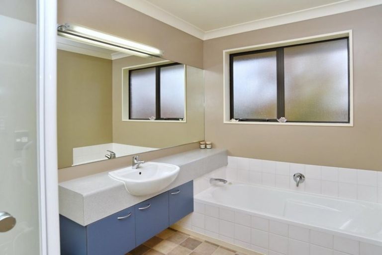 Photo of property in 2 Ross Place, Northwood, Christchurch, 8051