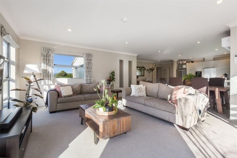 Photo of property in 14 Moonraker Place, Whitby, Porirua, 5024