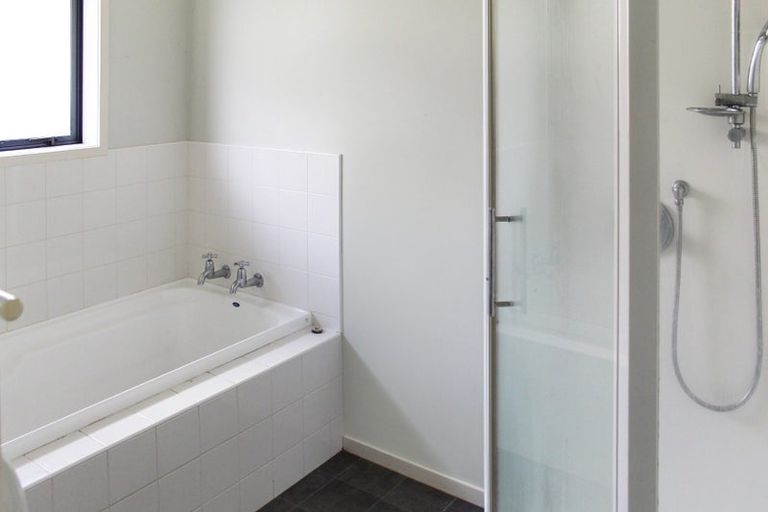 Photo of property in 68 Ruapehu Drive, Fitzherbert, Palmerston North, 4410