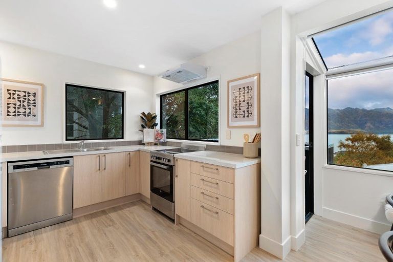 Photo of property in 17b Wynyard Crescent, Fernhill, Queenstown, 9300