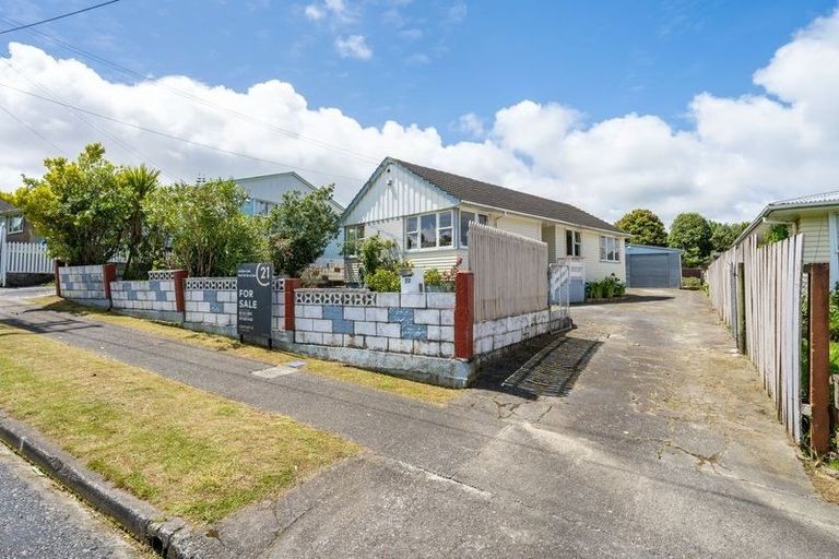 Photo of property in 72 Castor Crescent, Cannons Creek, Porirua, 5024