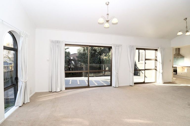 Photo of property in 8 Raddock Place, Farm Cove, Auckland, 2012