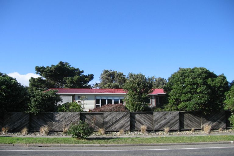 Photo of property in 52 Rutherford Drive, Waikanae Beach, Waikanae, 5036