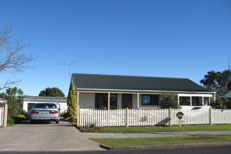 Photo of property in 10 Seaward Place, Wattle Downs, Auckland, 2103