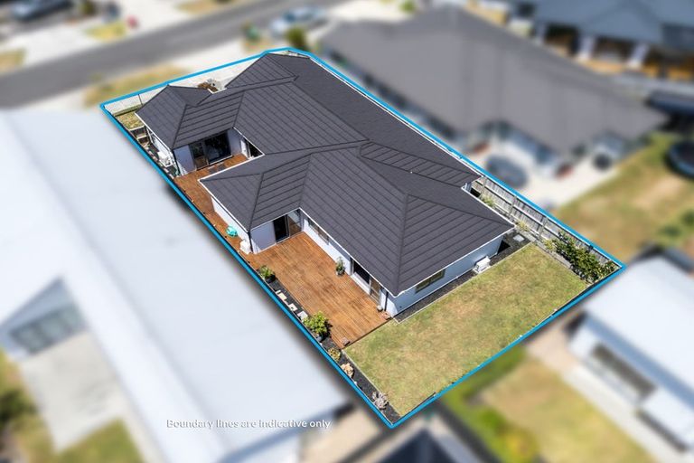 Photo of property in 24 Tarras Road, Kumeu, 0810