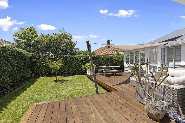 Photo of property in 56 Norwood Road, Bayswater, Auckland, 0622