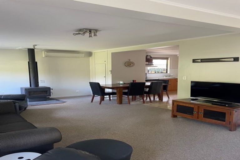 Photo of property in 11-13 Pritchard Street, Newlands, Wellington, 6037